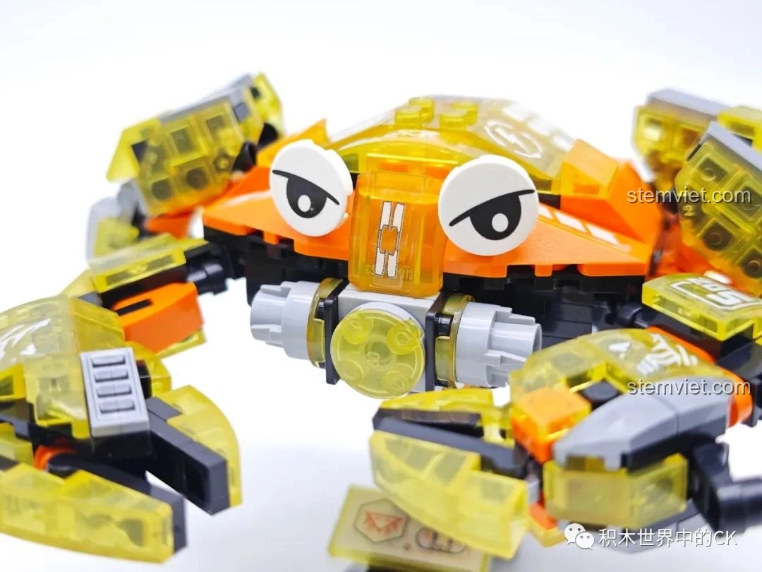 Mô hình Cá Đuối hoàn chỉnh của bộ lắp ghép sinh vật biển sâu Zhe Gao 662001, đứng trên đế trưng bày.