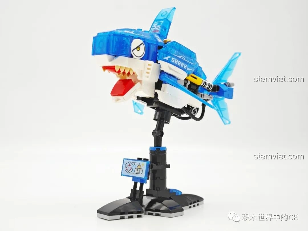 Góc nhìn nghiêng của mô hình Cá Mập Zhe Gao 662001, thể hiện sự mạnh mẽ và chi tiết của thiết kế.