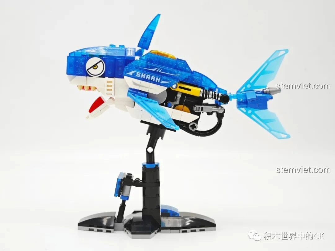 Mặt bên của mô hình Cá Mập Zhe Gao 662001, với các chi tiết cơ khí và đường nét thiết kế độc đáo.