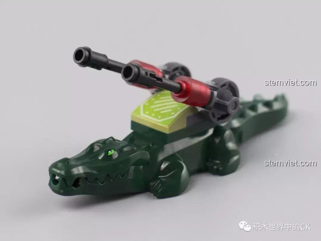 Mô hình cá sấu chiến đấu được trang bị súng trên lưng trong bộ lắp ghép Winner 5061.