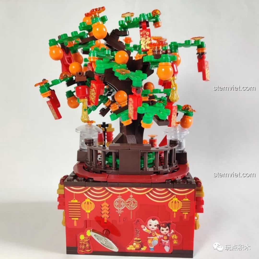 Mô hình cây phát tài nhìn từ góc nghiêng.