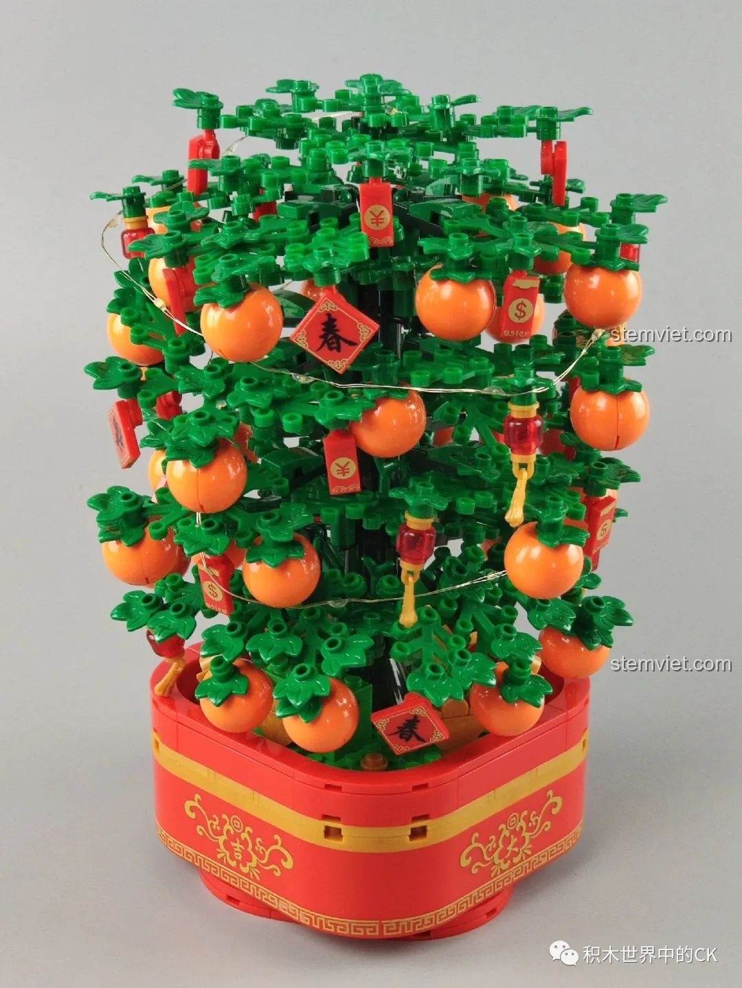 Mô hình cây quất vàng SEMBO 601145 đã hoàn thành, với các chi tiết quả và lá sống động. Trải nghiệm SEMBO 601145 Cây quất may mắn.