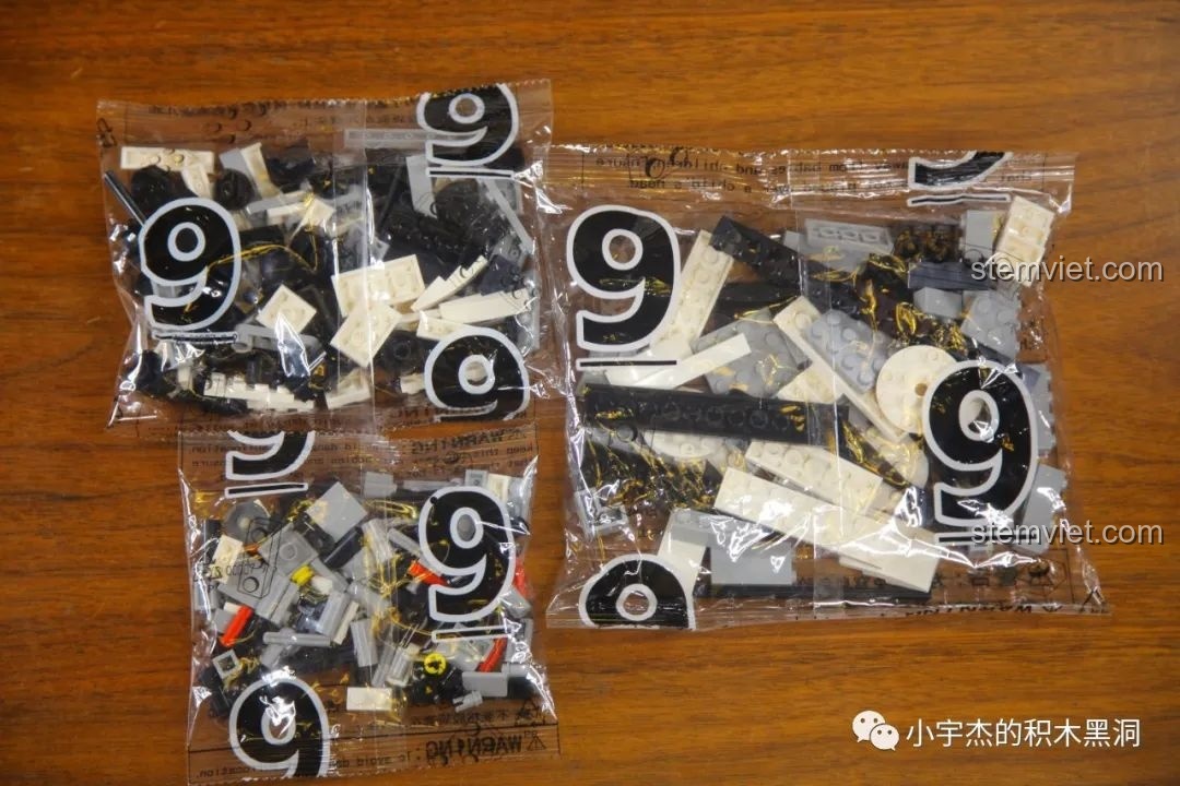 Mô hình Xe Đầu Kéo Mercedes-Benz Actros 4163 ShineYU YC-QC007 chưa có lốp, lộ rõ cấu trúc trục bánh xe và khung gầm.