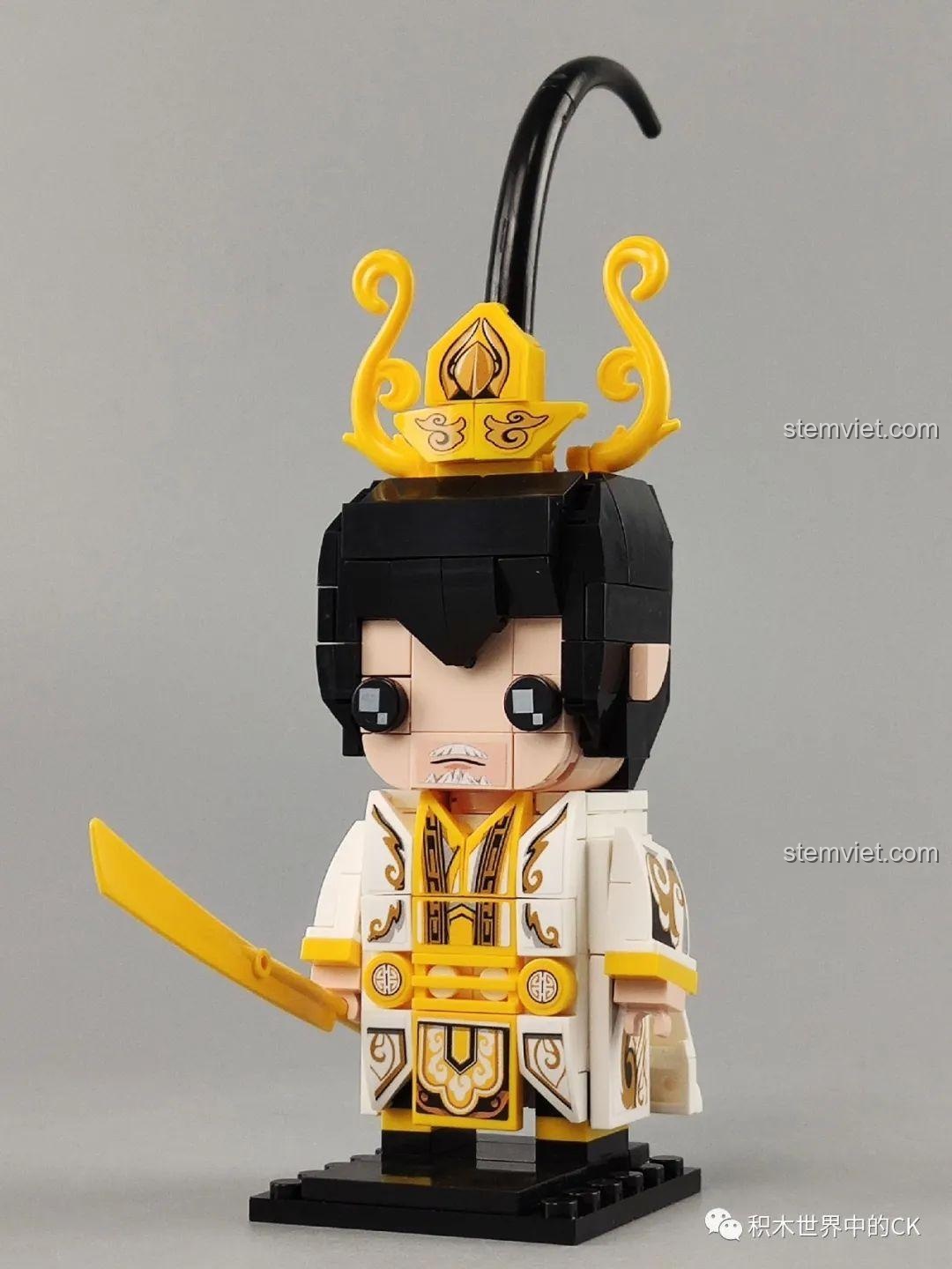 Mô hình lắp ráp Đát Kỷ (Daji) hoàn chỉnh từ Zhegao QL2305, với đôi sừng và trang phục đỏ rực.