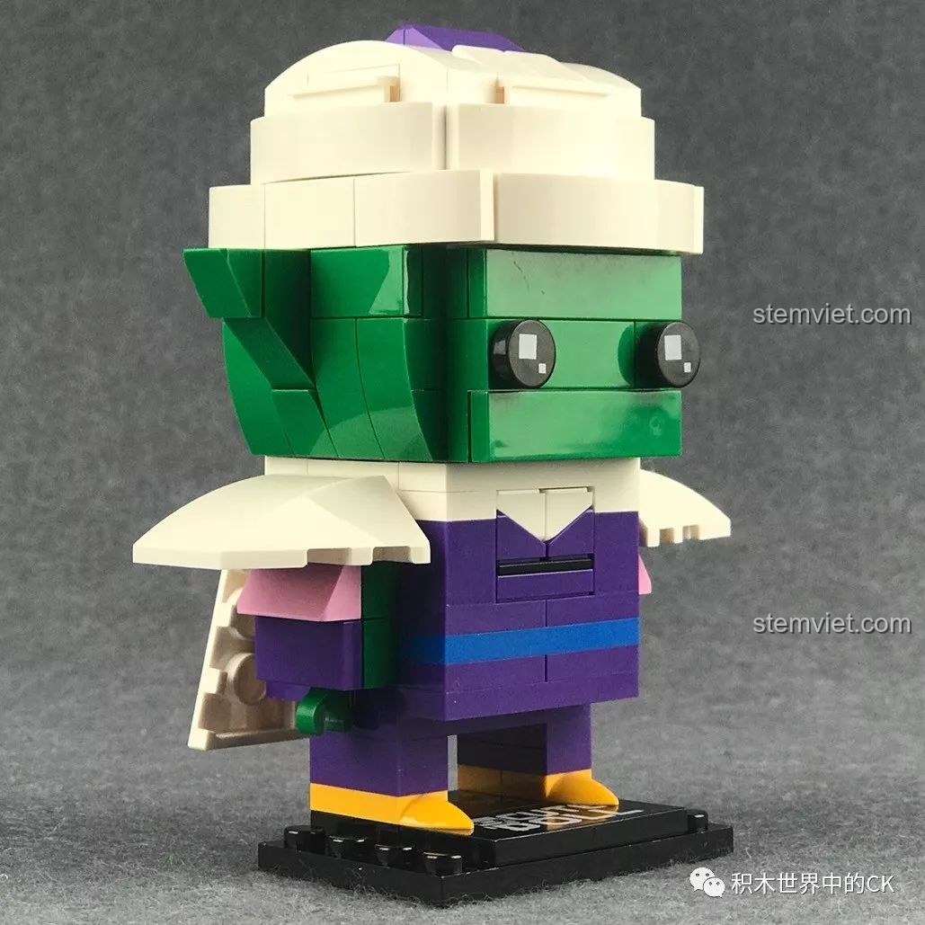 Mô hình Decool 6833 Piccolo nhìn từ góc chéo phía trước, toát lên vẻ mạnh mẽ của nhân vật.