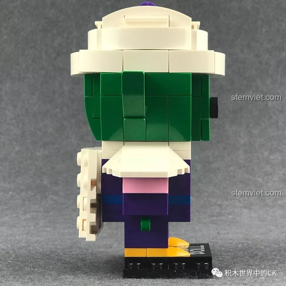 Mô hình Decool 6833 Piccolo nhìn từ bên phải, thiết kế cân đối và vững chãi.