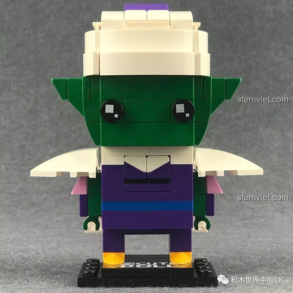 Mô hình Decool 6833 Piccolo nhìn từ phía trước, thể hiện rõ đôi tai nhọn và khăn xếp.