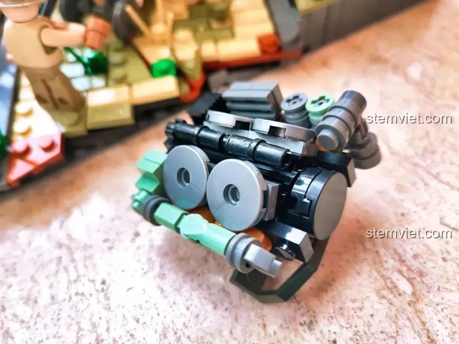 Mô hình khối động cơ Ford GAA V8 được lắp ráp riêng cho sa bàn MOC xe tăng Sherman, một chi tiết sáng tạo đầy thú vị.