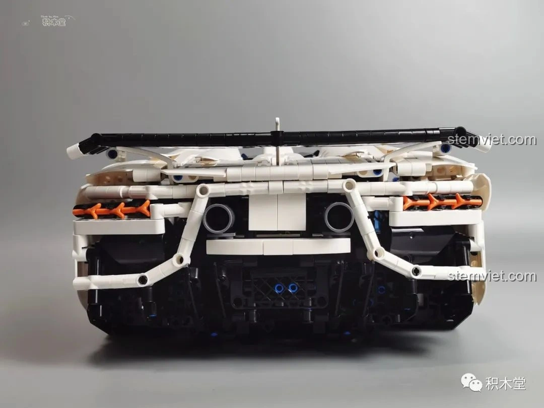 Mô hình Feifan F10002 Lamborghini Aventador SVJ Roadster nhìn từ bên hông, thể hiện đường nét thiết kế.