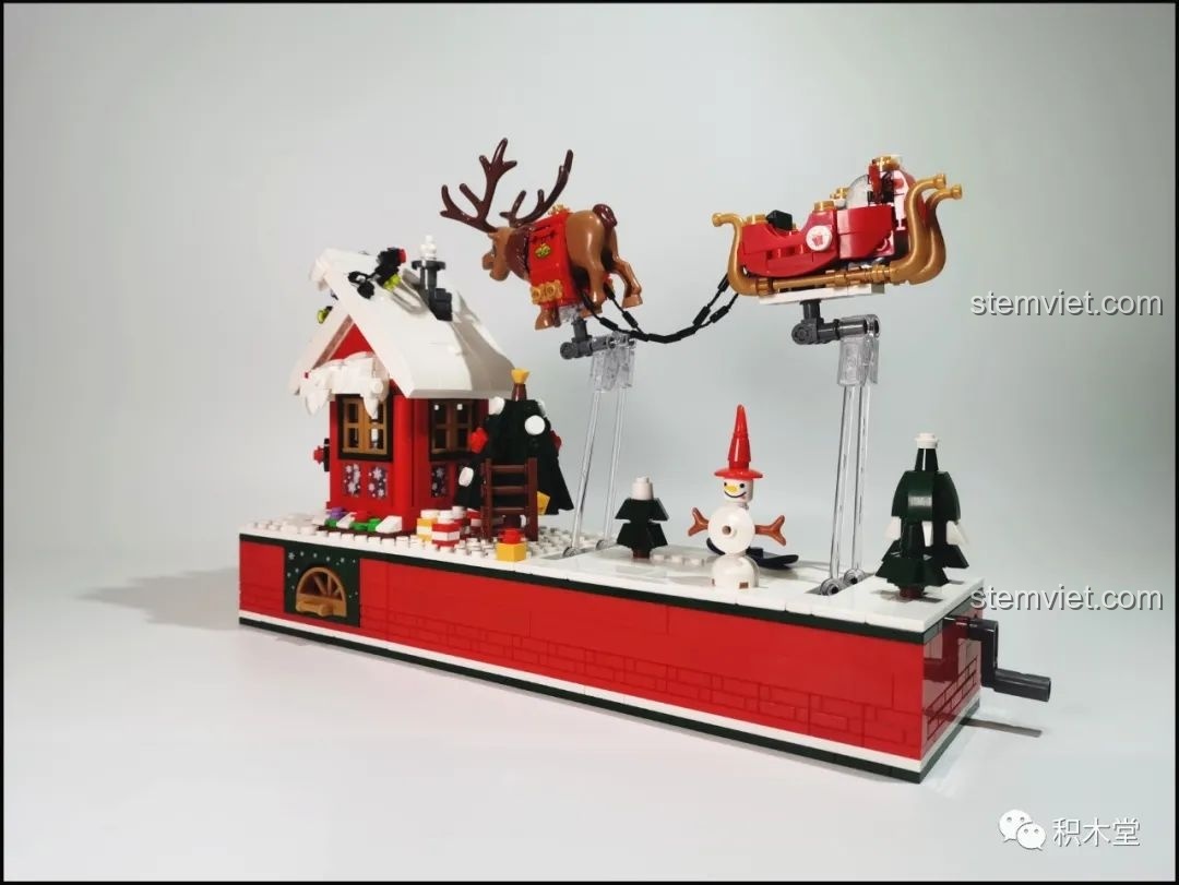 Mô hình Forange FC6003 từ góc nhìn khác, cho thấy cơ chế lắc lư và các chi tiết trang trí Giáng Sinh.