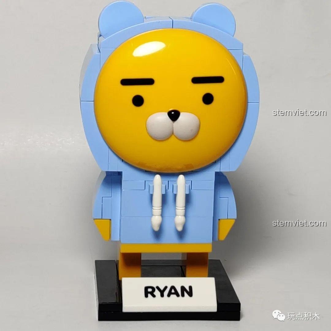 Mô hình GUDI 52001 Sư tử Ryan Kakao Friends hoàn thiện nhìn từ phía trước, biểu cảm đáng yêu.