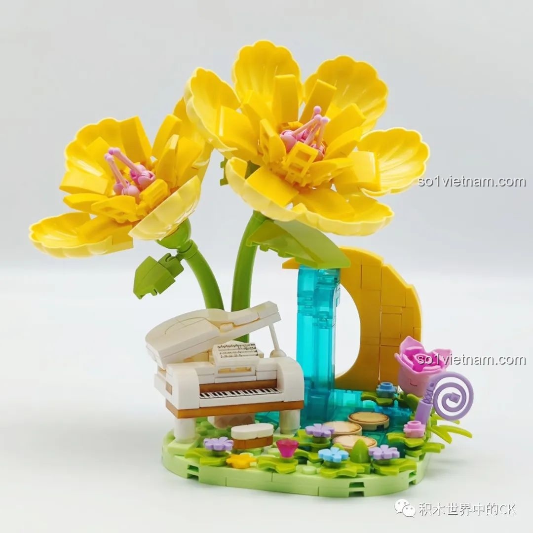 Mô hình hoa Thác Nước Piano Ánh Trăng đã lắp ráp xong, với đàn piano, thác nước và hoa vàng.