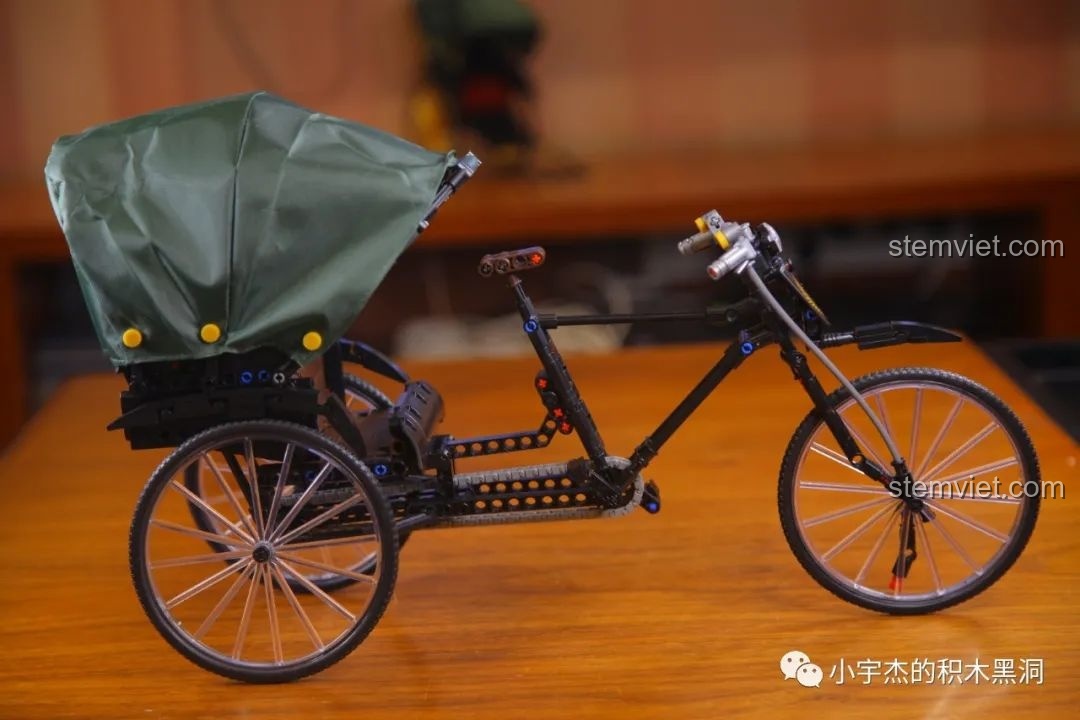 Mô hình Xe Xích Lô Ba Bánh Thượng Hải Cổ Điển AchKo 50015 hoàn chỉnh nhìn từ bên cạnh.