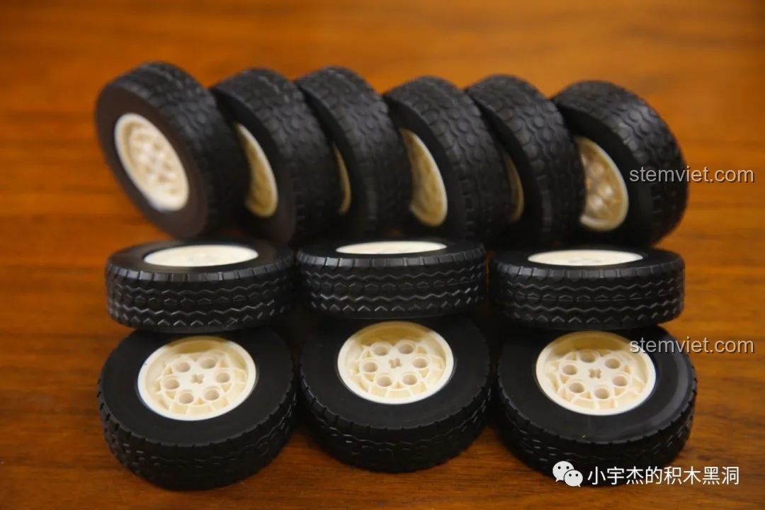 Mô hình Xe Đầu Kéo Mercedes-Benz Actros 4163 ShineYU YC-QC007 hoàn chỉnh nhìn từ bên hông, các chi tiết được tái hiện hoàn hảo.