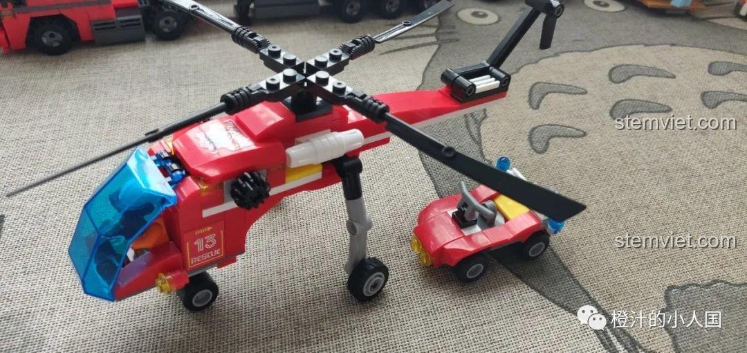 Mô hình hoàn chỉnh của bộ lắp ráp CAYI 2603 Trực Thăng Cứu Hộ và xe hỗ trợ mặt đất.