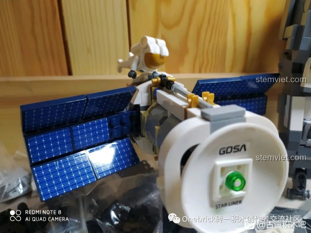 Mô hình Vệ tinh Thiên Hành Giả GUDI 10801 hoàn chỉnh, một món đồ chơi khám phá không gian tuyệt vời cho bé.