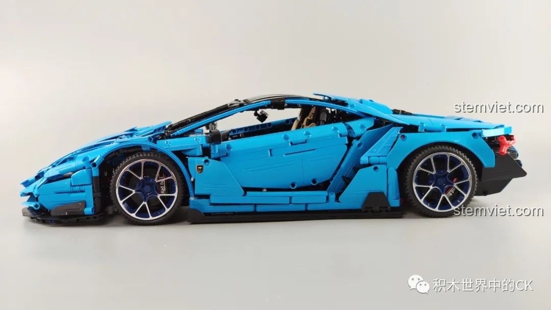 Mô hình hoàn chỉnh của bộ lắp ráp Lamborghini Centenario 'Bò Thế Kỷ' cho bé trai từ 14 tuổi.
