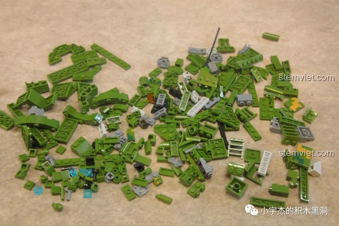 Mô hình hoàn chỉnh Panlos Brick 639010 Xe Chiến Đấu Bộ Binh 04A từ góc nhìn phía trước