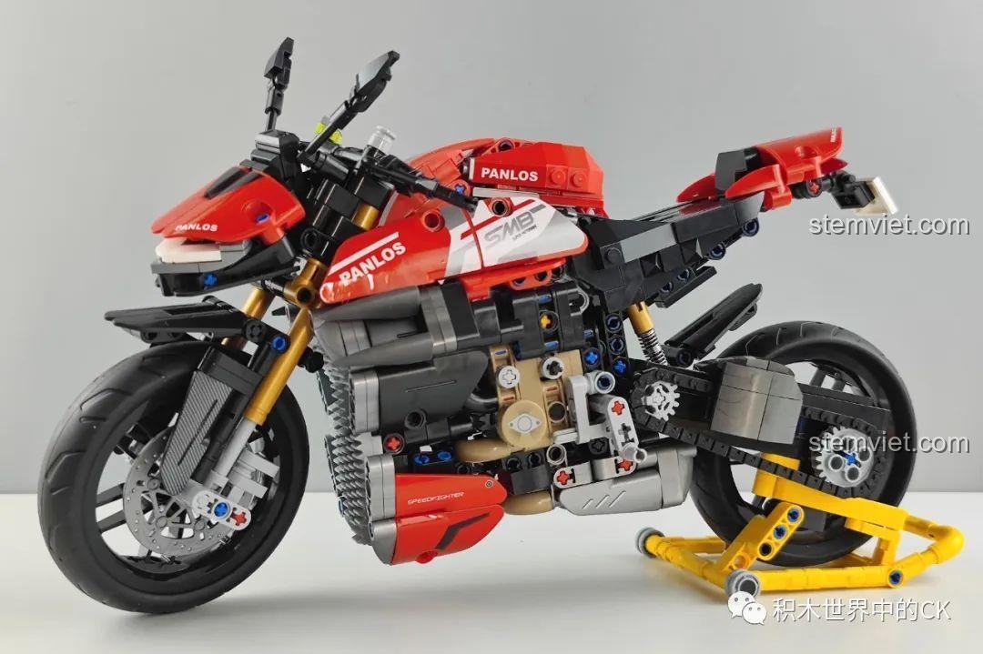 Mô hình Mô tô Streetfighter V4 SP 672006 hoàn chỉnh sau khi dán sticker, màu đỏ đen cực kỳ thể thao.