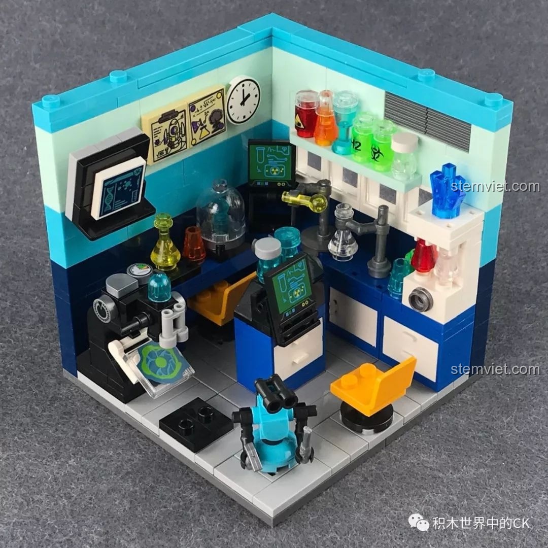Mô hình Phòng thí nghiệm Khoa học XB-01402-B hoàn chỉnh với đầy đủ thiết bị và một robot nhỏ.