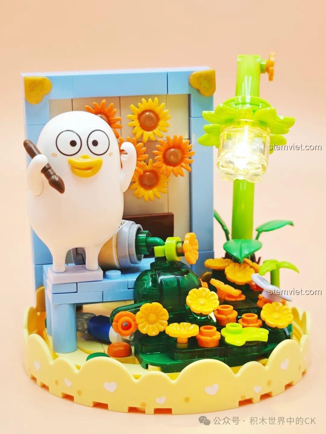 Mô hình SEMBO 612024 Cọ Thần Nở Hoa hoàn chỉnh với đèn phát sáng, nhân vật Tiểu Lưu Vịt đang vẽ tranh hoa hướng dương.