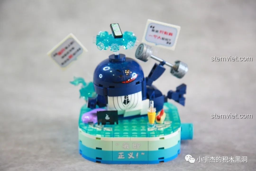 Mô hình SEMBO 613114 Cá Voi Cà Khịa Internet hoàn chỉnh, với các chi tiết độc đáo và hài hước.