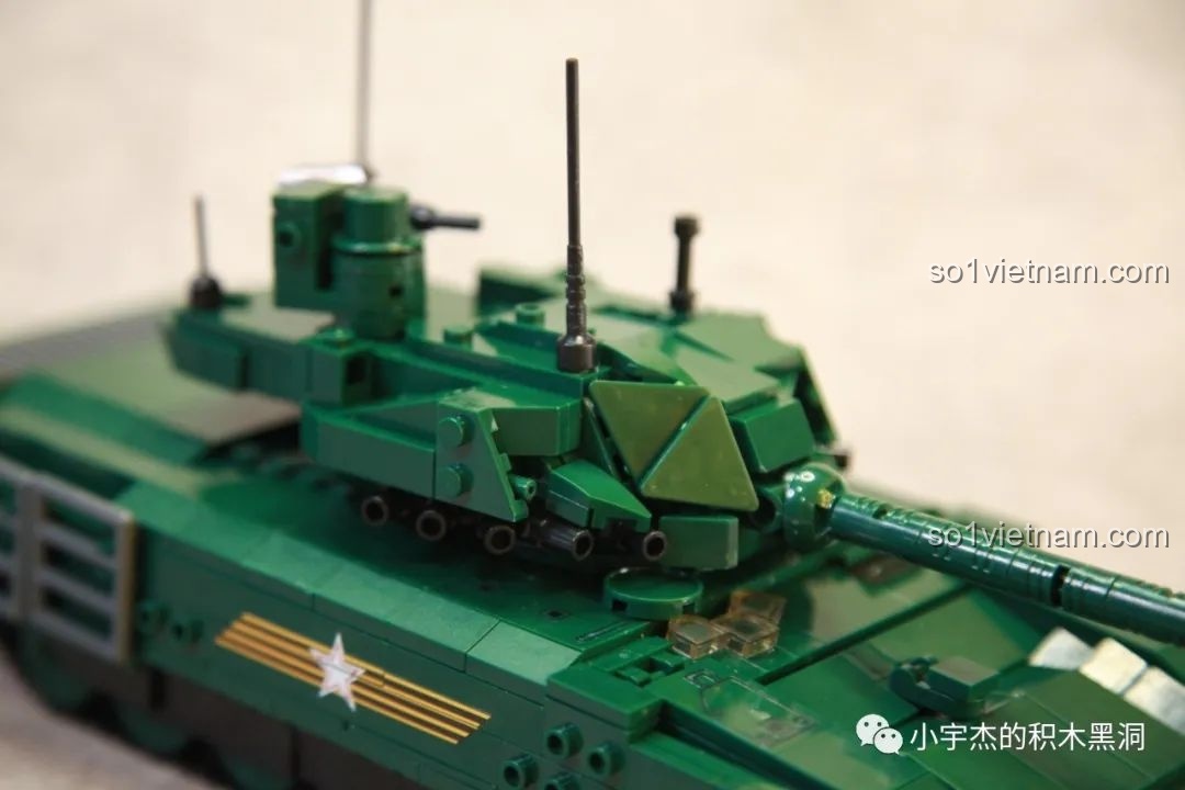 Góc nhìn từ trên cao xuống của mô hình xe tăng T-14 Armata Sluban M38-B0850, khoe thiết kế tổng thể.