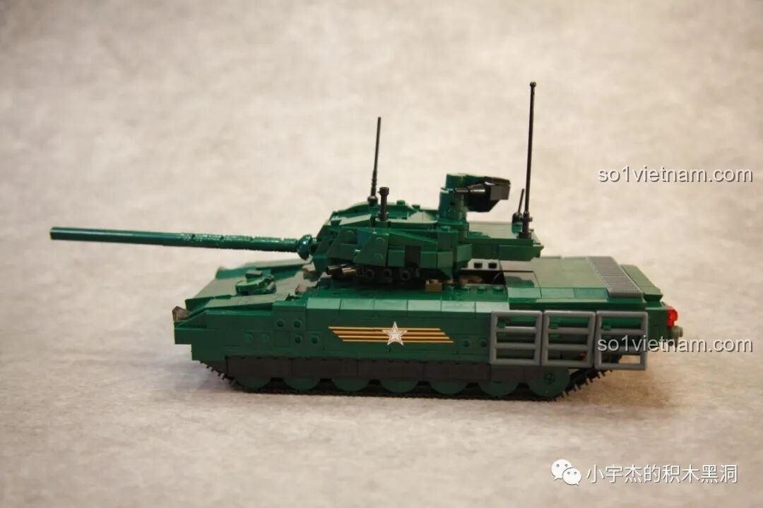 Một góc nhìn chéo khác của mô hình xe tăng T-14 Armata Sluban M38-B0850 đã hoàn thiện.