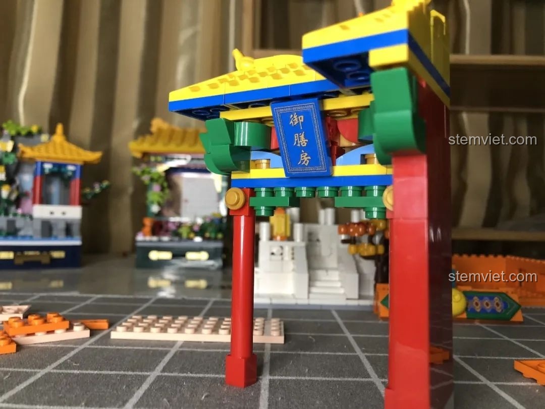 Mô hình Wekki 506004 Cảnh Thu hoàn chỉnh với đế lót ly được lấy ra khỏi ngăn chứa.