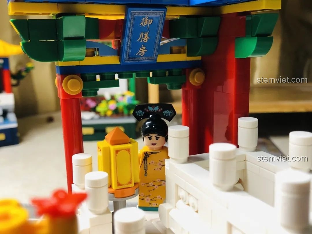 Mô hình Wekki 506004 Cảnh Thu hoàn chỉnh cùng hộp và đế lót ly, sẵn sàng trưng bày.