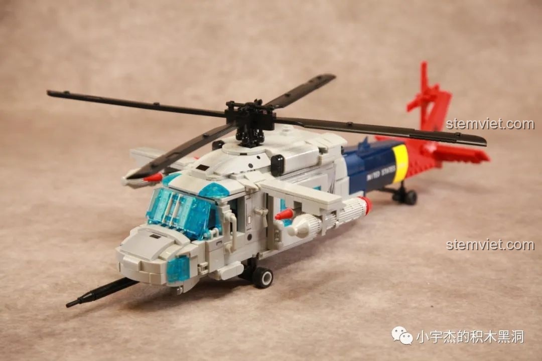 Mô hình Trực thăng chiến đấu Black Hawk WOMA C0897 hoàn chỉnh với đầy đủ các chi tiết, sẵn sàng để trưng bày.