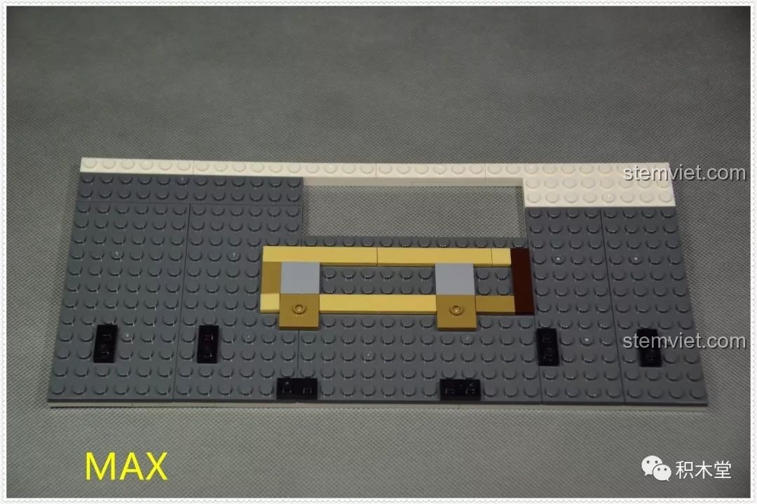 Mô hình hoàn chỉnh của bộ lắp ghép Zhe Gao QL0922 Trung tâm thương mại Châu Âu nhìn từ mặt sau.