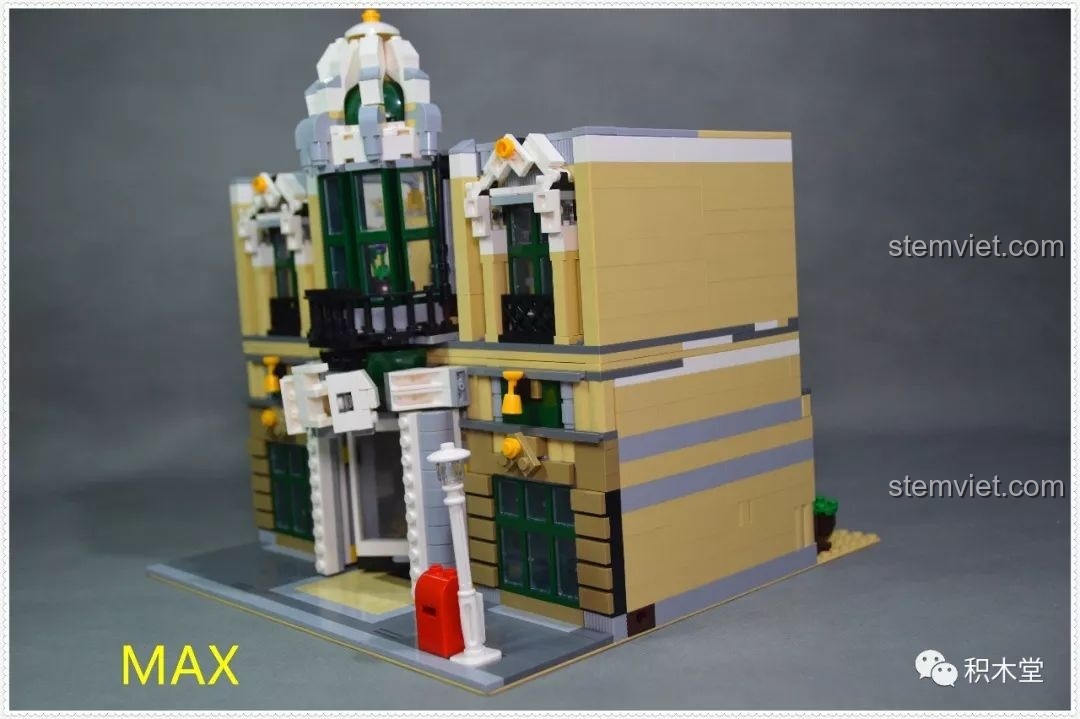 Mô hình hoàn chỉnh của bộ lắp ghép Zhe Gao QL0922 Trung tâm thương mại Châu Âu nhìn từ mặt trước.