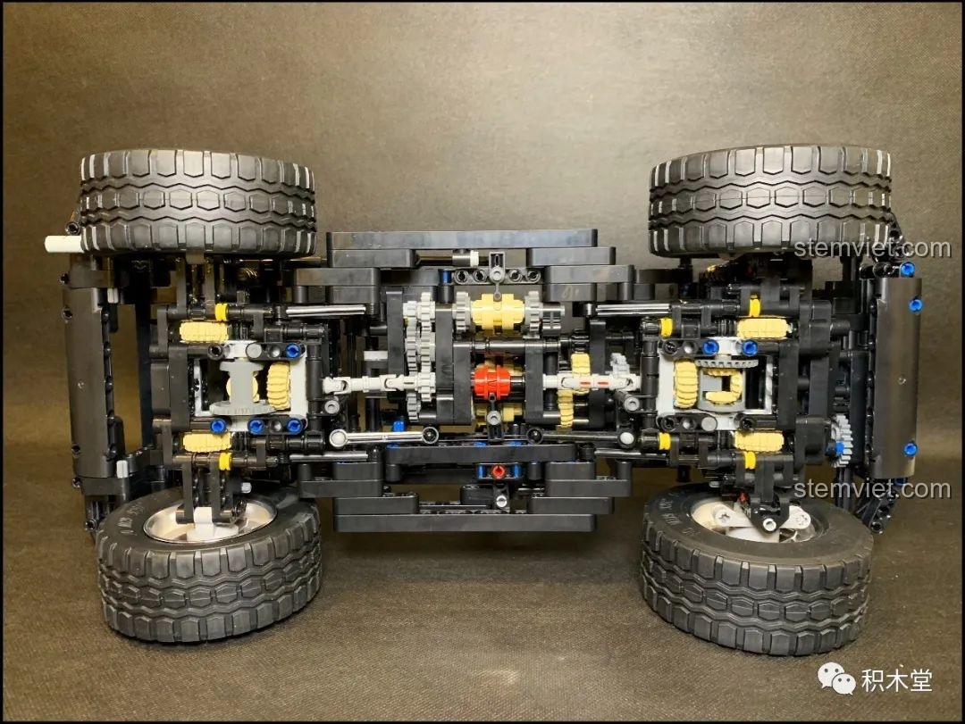 Mô hình Jeep Wrangler Rubicon Mould King 13124 đã hoàn thành.