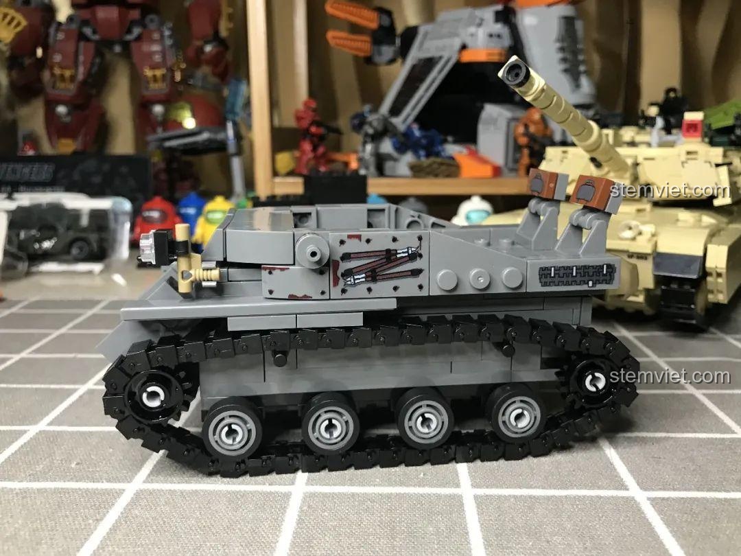 Mô hình xe tăng diệt tăng Marder III Ausf.H JiaZhi 0107 đã hoàn thiện, nhìn từ góc phía trước, thể hiện sự mạnh mẽ và chi tiết của thiết kế.