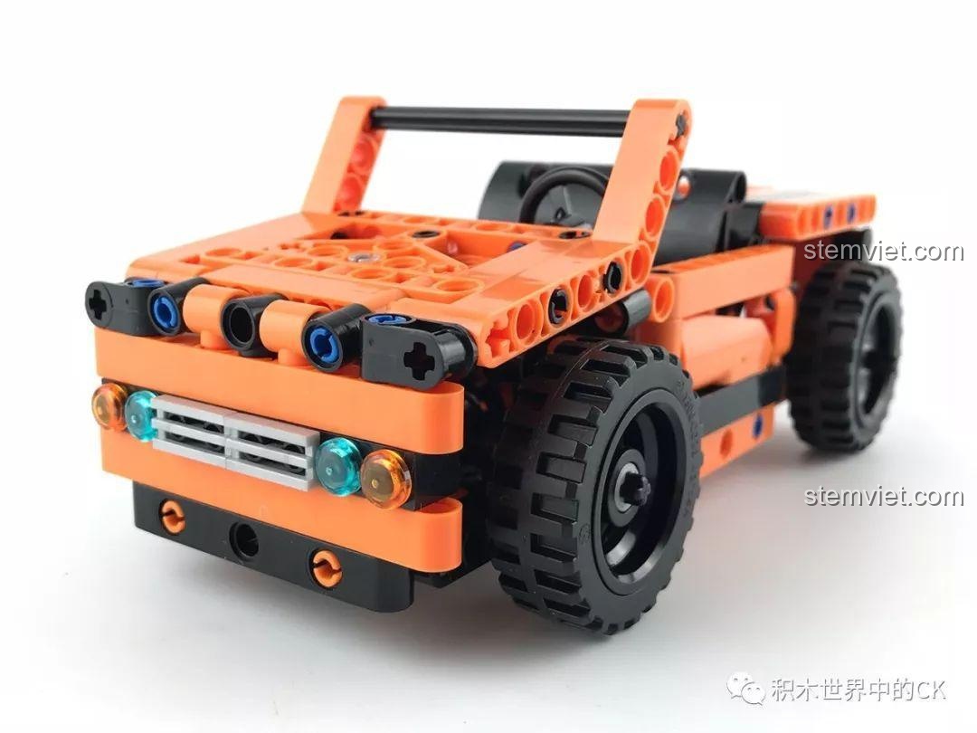 Mô hình Xe Jeep Địa Hình Kéo Lùi Winner 7085 hoàn thiện với màu cam và đen, sẵn sàng chinh phục địa hình.