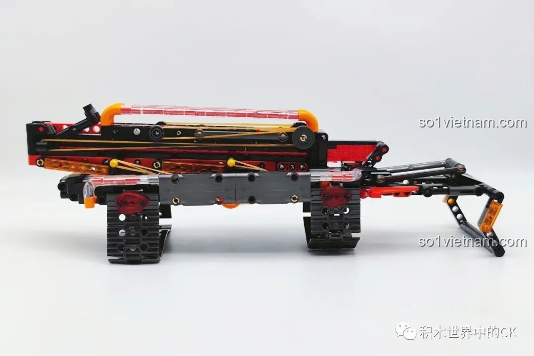 Ảnh chụp cận cảnh mô hình JIESTAR 58005 Lưỡi lê nhiệt, làm nổi bật các chi tiết cơ khí và màu sắc.