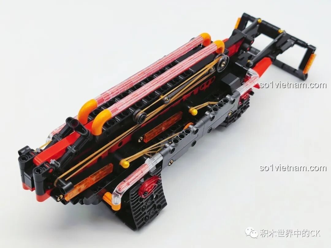 Ảnh chụp mô hình JIESTAR 58005 Lưỡi lê nhiệt từ góc cao, tổng thể thiết kế hầm hố và chi tiết.