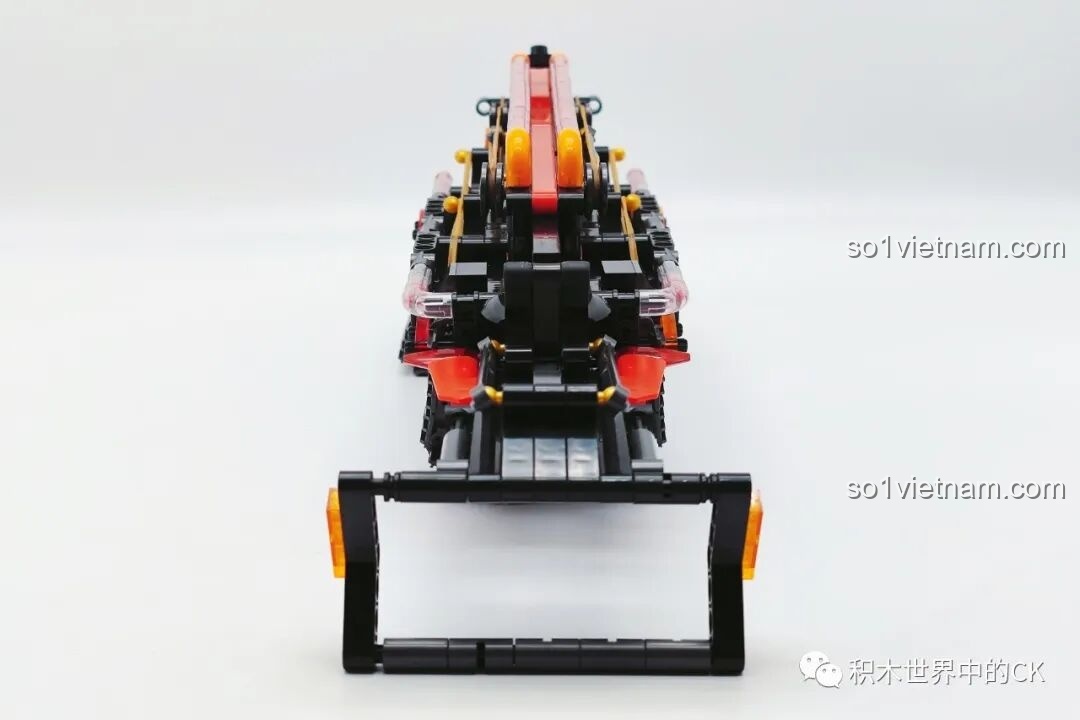 Ảnh chụp mô hình JIESTAR 58005 Lưỡi lê nhiệt đã hoàn thiện nhìn từ phía trước, thiết kế đối xứng và mạnh mẽ.