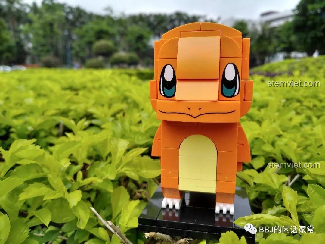 Mô hình Charmander của Keeppley sau khi lắp ráp xong, với màu cam đặc trưng và đôi mắt to tròn long lanh.