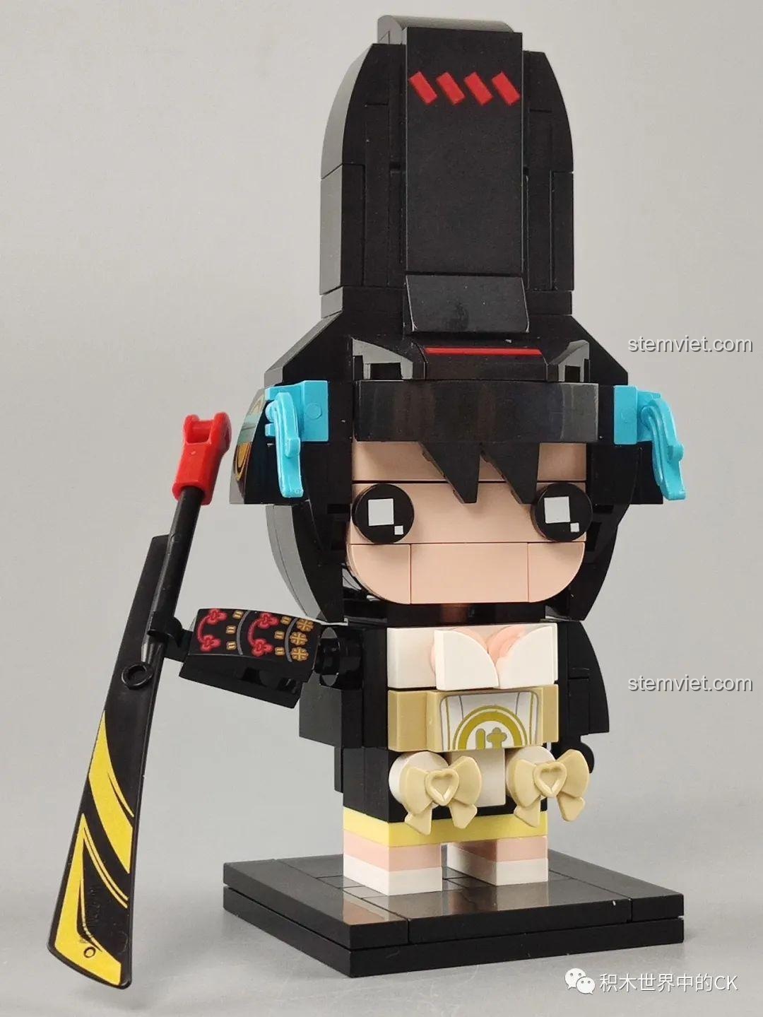 Mô hình Keeppley K20109 Yêu Đao Cơ hoàn chỉnh, cầm thanh đao lớn và có thiết kế ấn tượng.