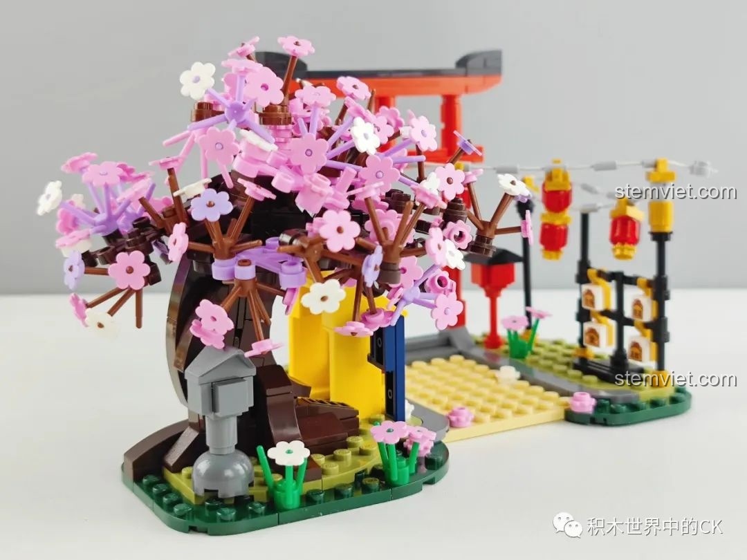 Mô hình Keeppley K20707 nhìn từ trên cao, khoe tán cây hoa anh đào.