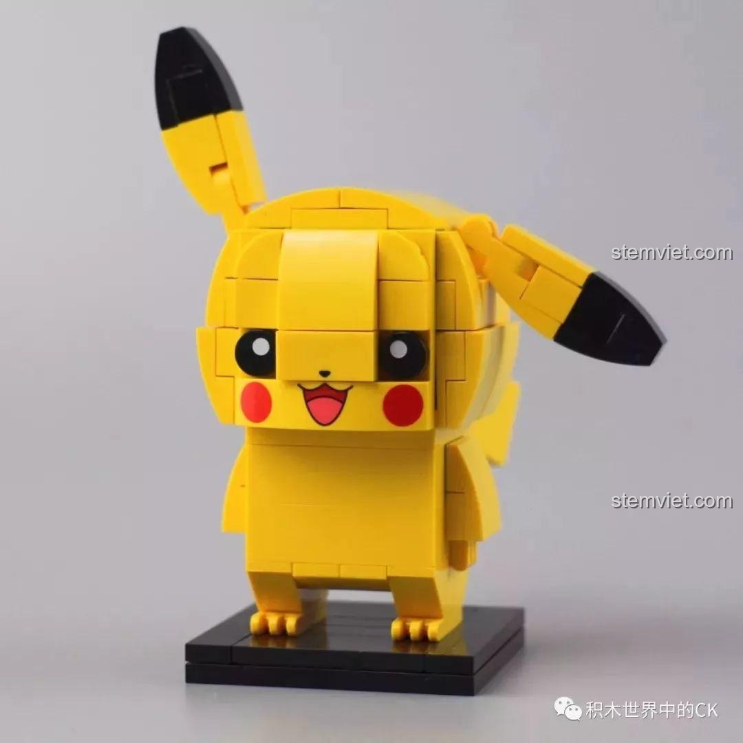 Mô hình lắp ráp Keeppley Pikachu A0101 hoàn thiện với vẻ ngoài đáng yêu, màu vàng tươi tắn.