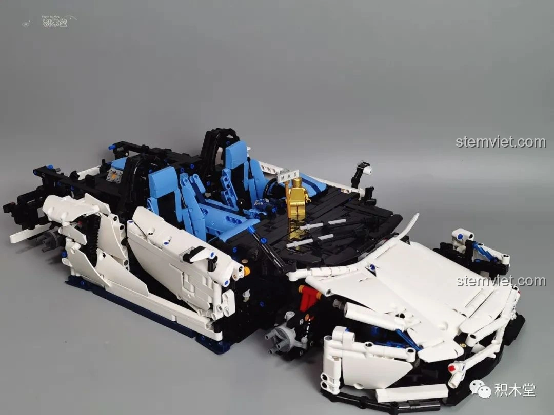 Mô hình Feifan F10002 Lamborghini Aventador SVJ Roadster trước khi lắp bánh xe.