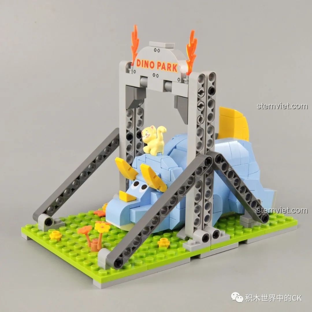 Mô hình lắp ráp khủng long ba sừng nhút nhát JAKI Fun Desk đã hoàn thành, góc nghiêng phải