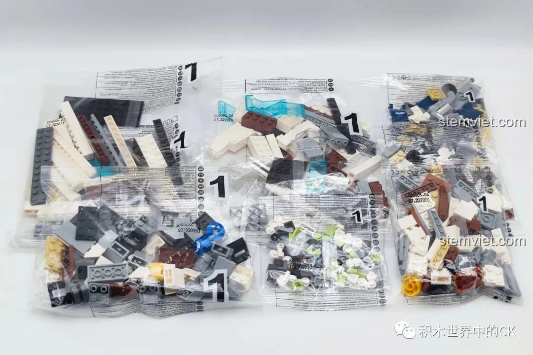 Các túi linh kiện được đánh số 1 của bộ đồ chơi CaDA C66006 Nhà Bánh Bao Nhật Bản, phân loại rõ ràng cho quá trình lắp ráp.