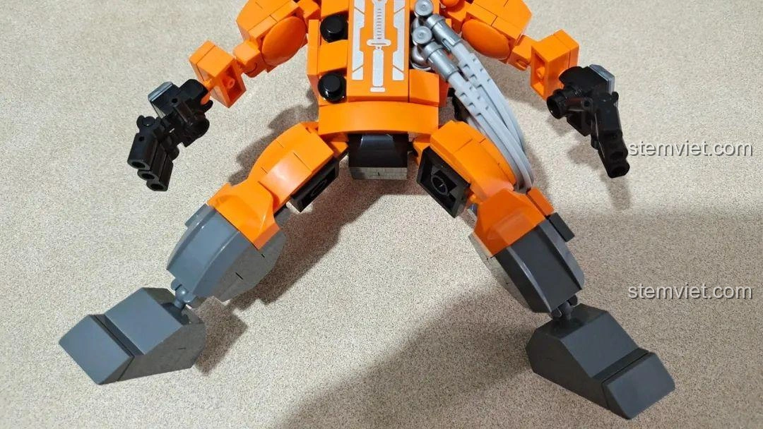 Mô hình lắp ghép Phi hành gia HA390206 WISE BLOCK với chân dang rộng, thể hiện độ vững chắc và khả năng tạo dáng.