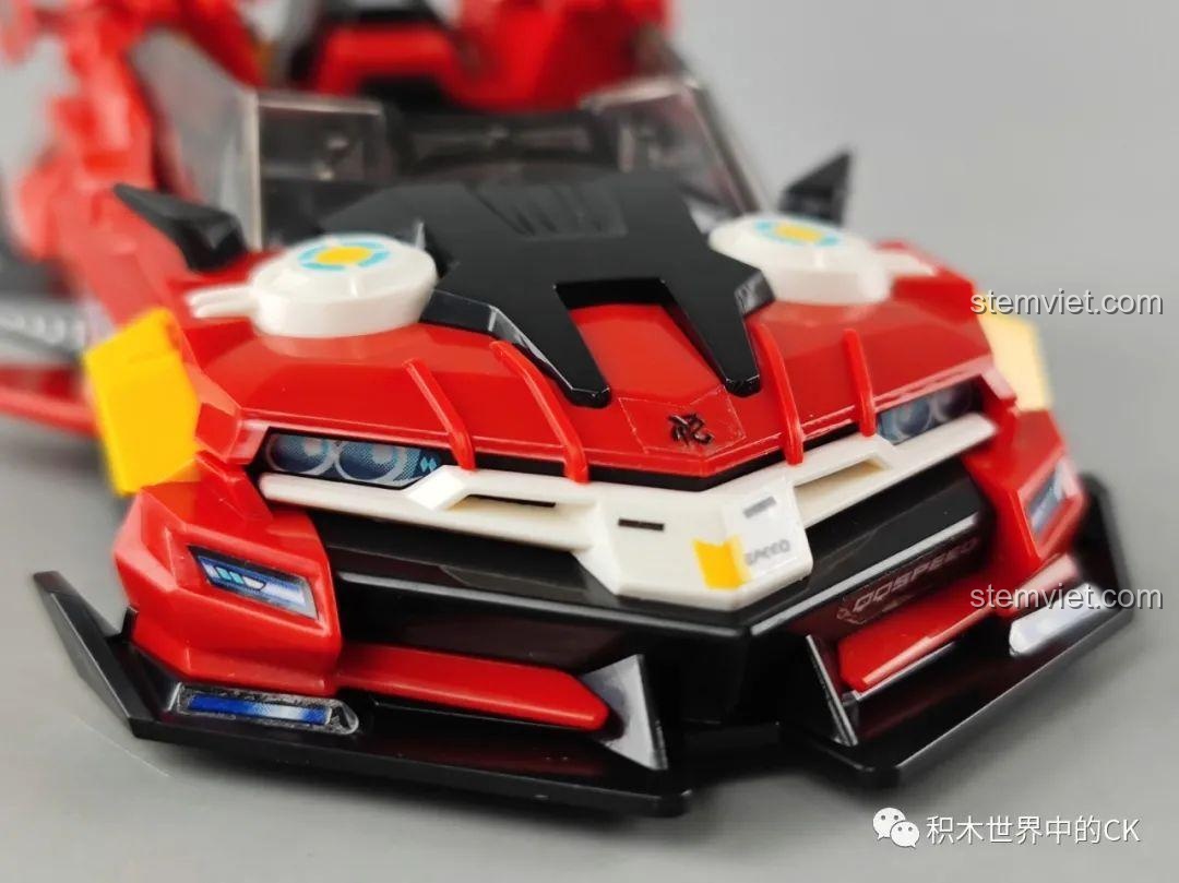 Hai mô hình lắp ráp xe đua Đại Q Ba 74015 và Tôn Ngộ Không 74021 cùng xuất hiện.