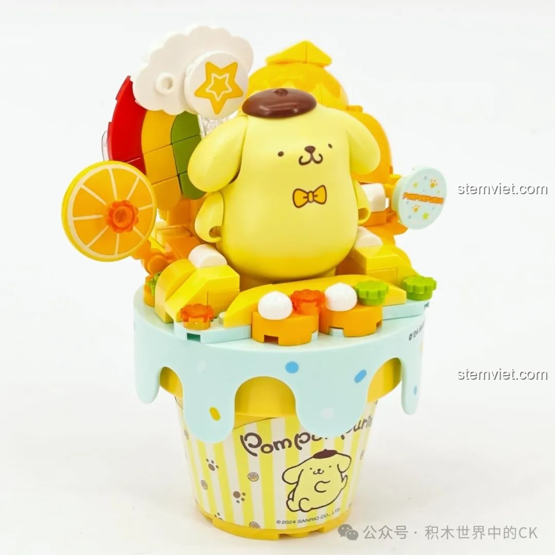 Mô hình Keeppley K20844 Pompompurin Kem Ốc Quế đã hoàn thành, màu vàng chủ đạo, có chi tiết cầu vồng, cam.