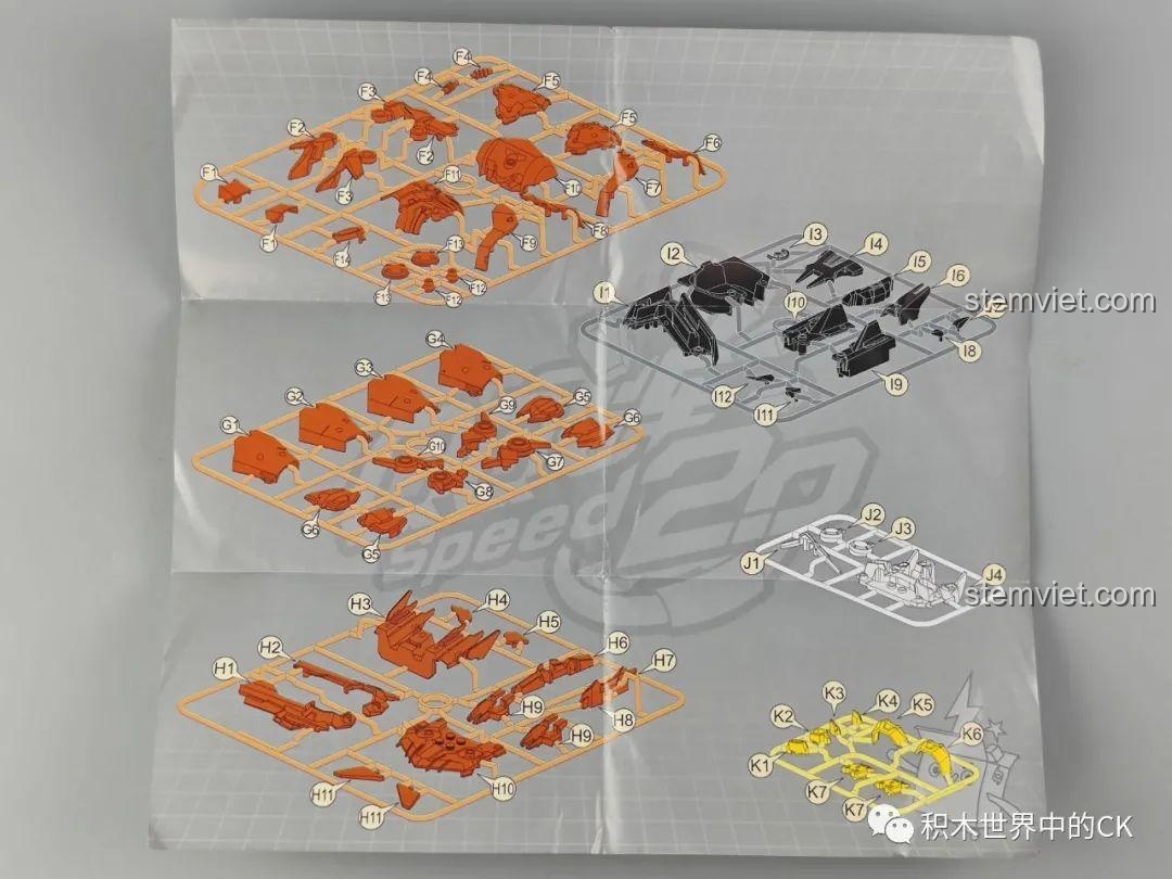 Cận cảnh các mảnh ghép nhỏ và khớp nối của mô hình lắp ráp Tôn Ngộ Không 74021.